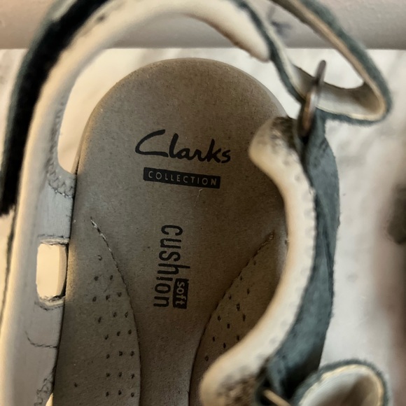 Clarks Collection Soft Cushion Adjustable Sundals - Picture 4 of 7